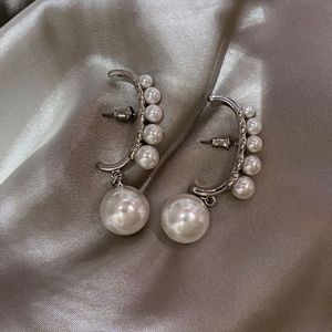 欧美时髦感小众设计气质珍珠耳环法式弧形通勤大气优雅耳坠耳钉