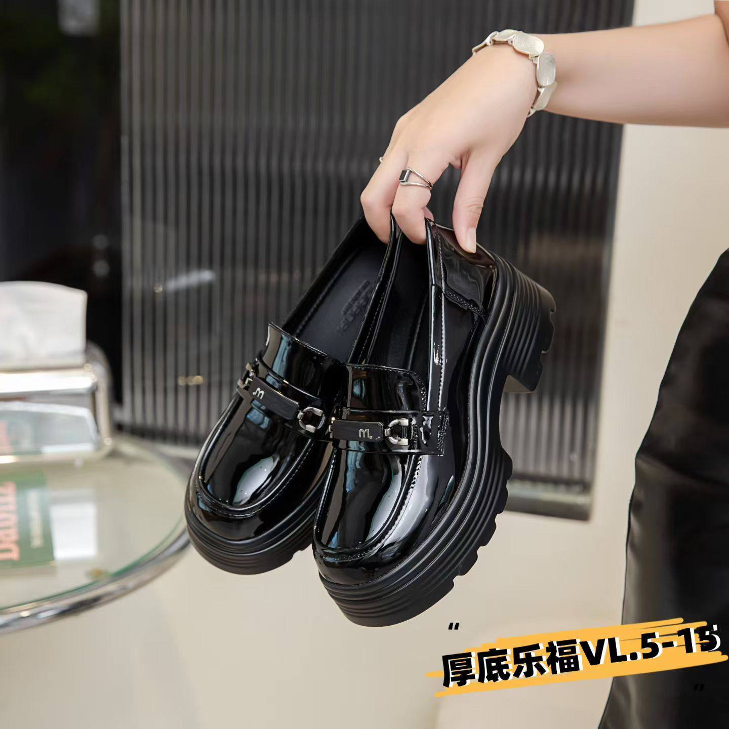 单鞋女2026年秋冬新款黑色一脚蹬乐福鞋复古亮皮两穿英伦风小皮鞋,女鞋,深口单鞋,淘宝优惠券,粉丝福利购,淘宝优惠卷