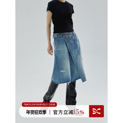 解构设计中腰阔版廓形牛仔中裤