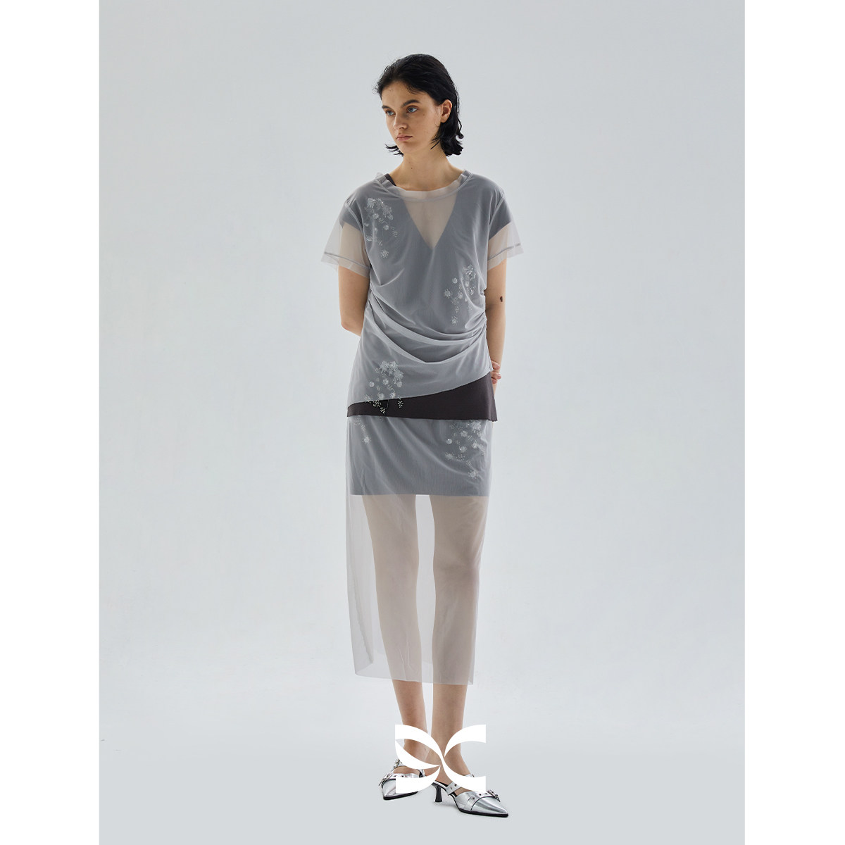 square circle方圆 v领珠绣艺术感针织上衣半裙设计感夏季套装