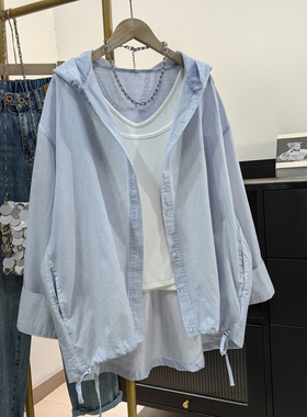 蓝色细条纹连帽防晒衬衫女夏季新款韩版休闲大码薄款纯棉上衣外套