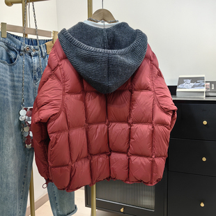 新年红针织拼接连帽假两件羽绒服女冬新款宽松轻薄方格面包服外套