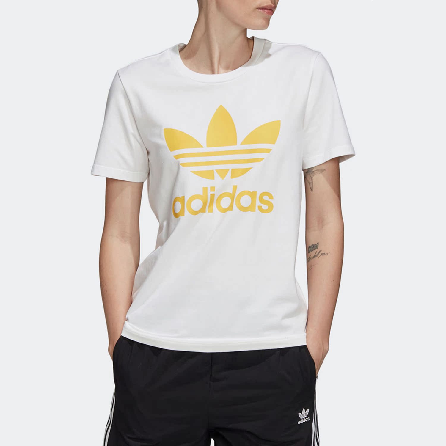 阿迪达斯正品女士运动短袖