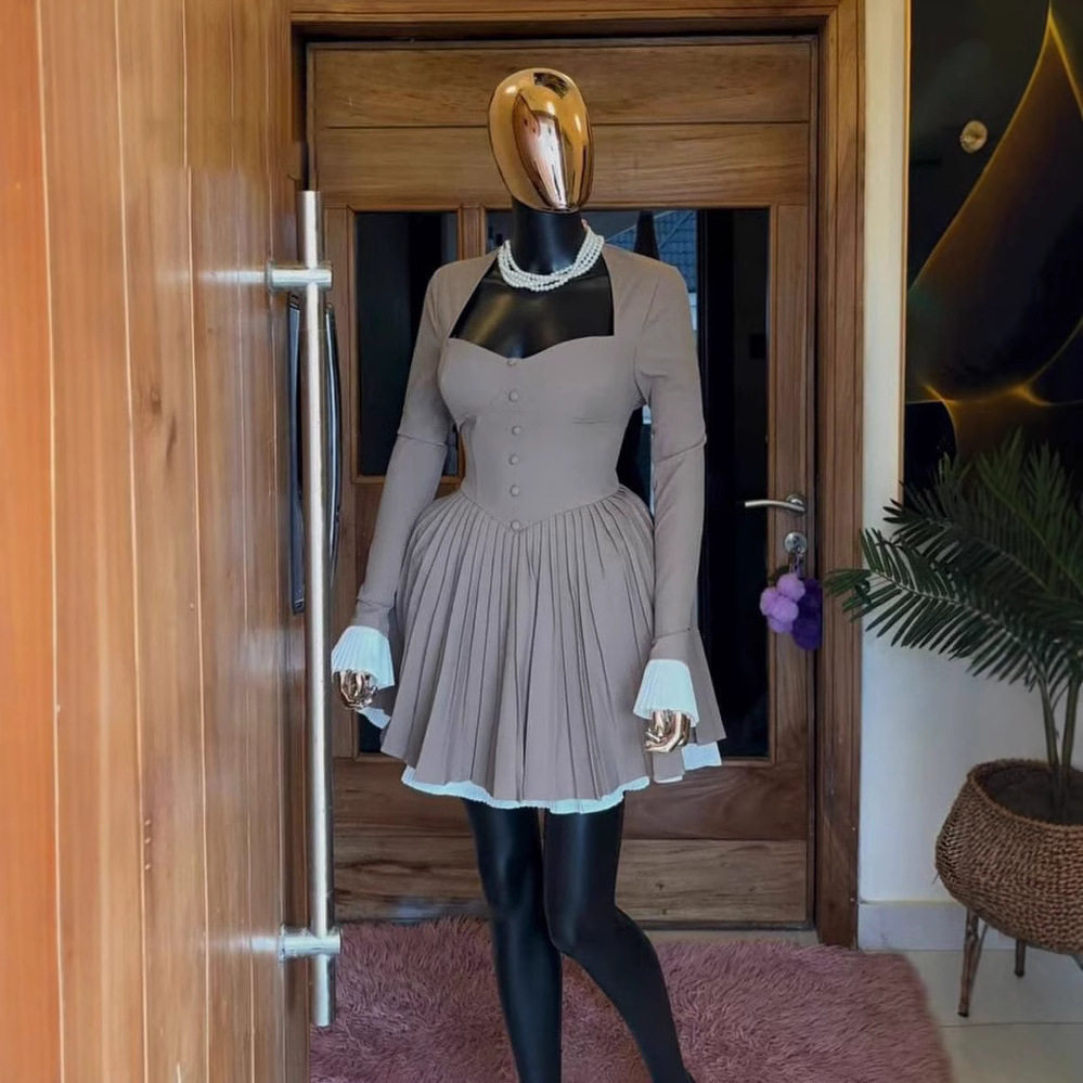 Ladies dress fashion 欧美新款拼色纽扣低胸性感收腰百褶连衣裙