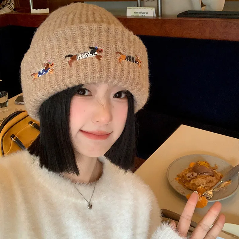 复古咖色腊肠狗刺绣帽子女秋冬季新款百搭保暖针织帽显脸小包头帽