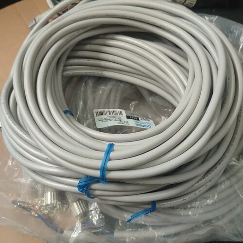 议价欧姆龙XS2F-D421-J80-F全新接插件连接线，未拆封