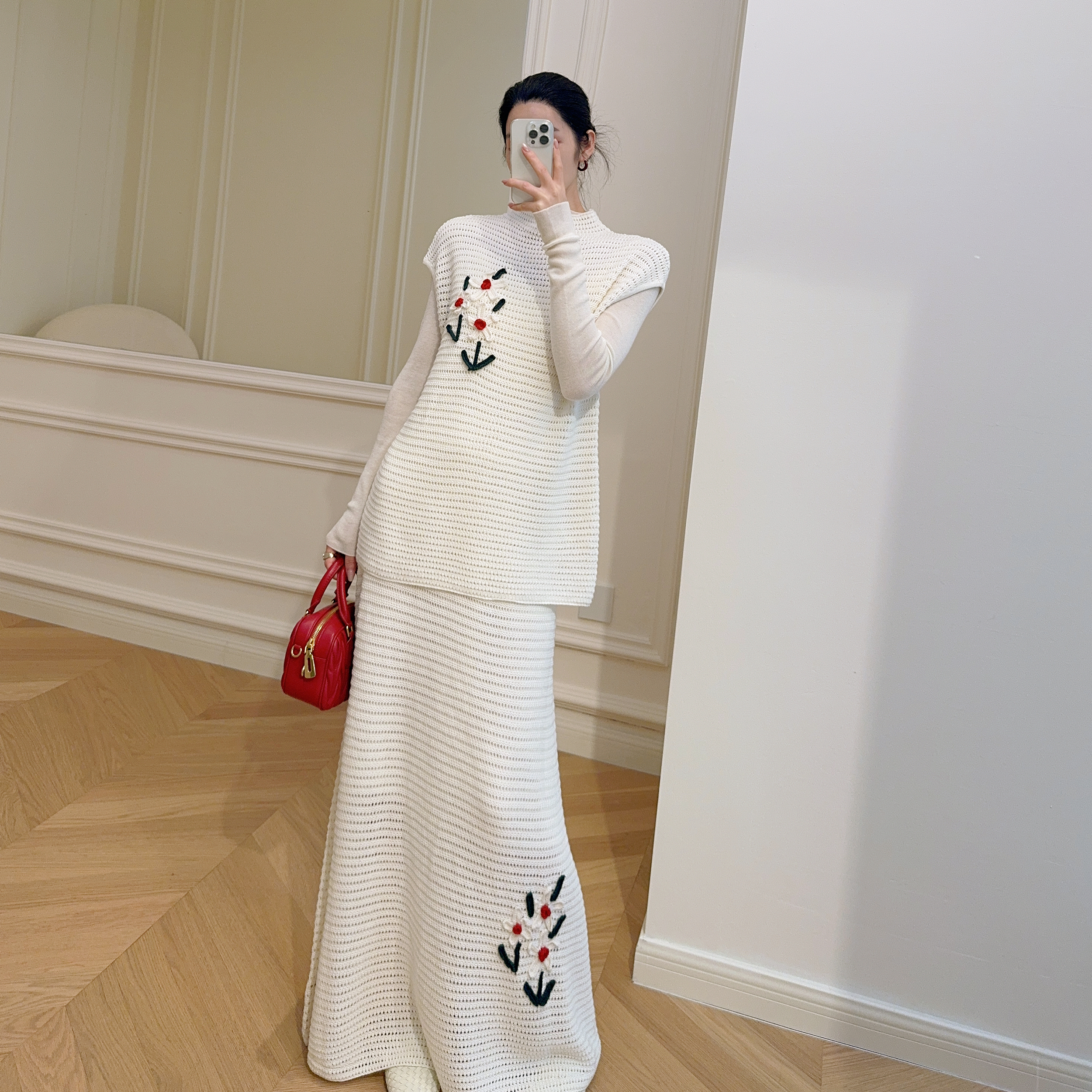 嫚渡2025秋季新款立体花装饰镂空立领无袖上衣松紧腰半裙针织套装