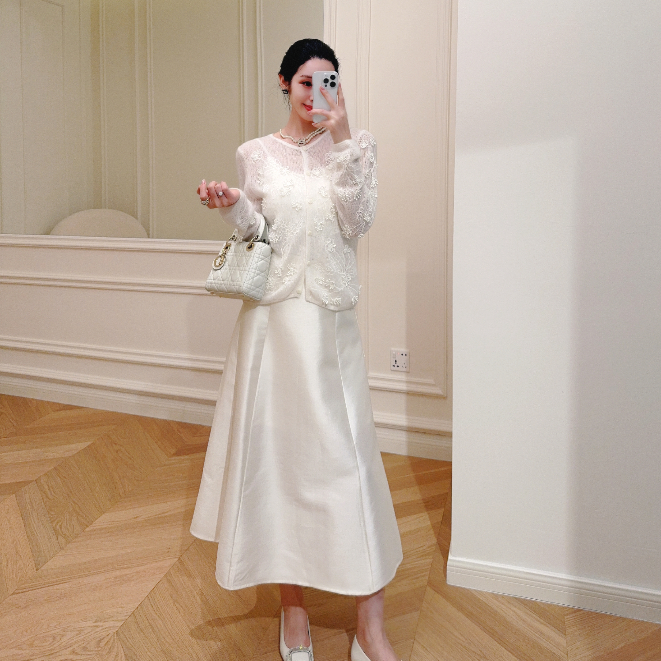 嫚渡|100%山羊绒|法式温柔风重工刺绣钉花朵纯色长袖针织羊绒开衫