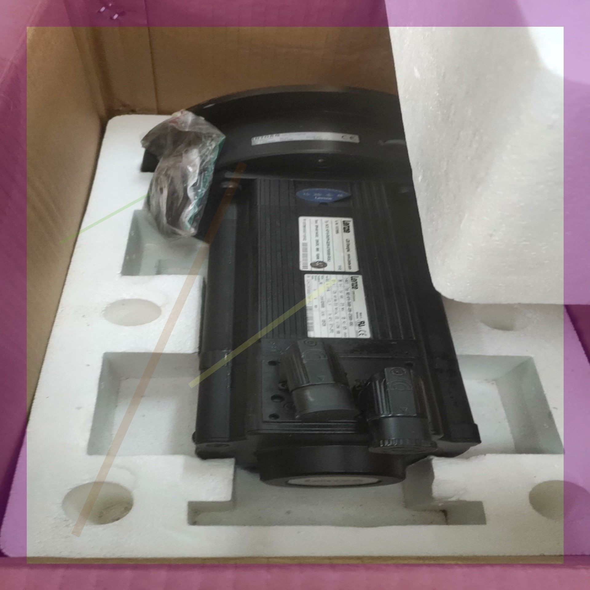 伦茨Lenze 变桨电机  MCS14P19-RS0P9-B28N-ST6S000-ROSU