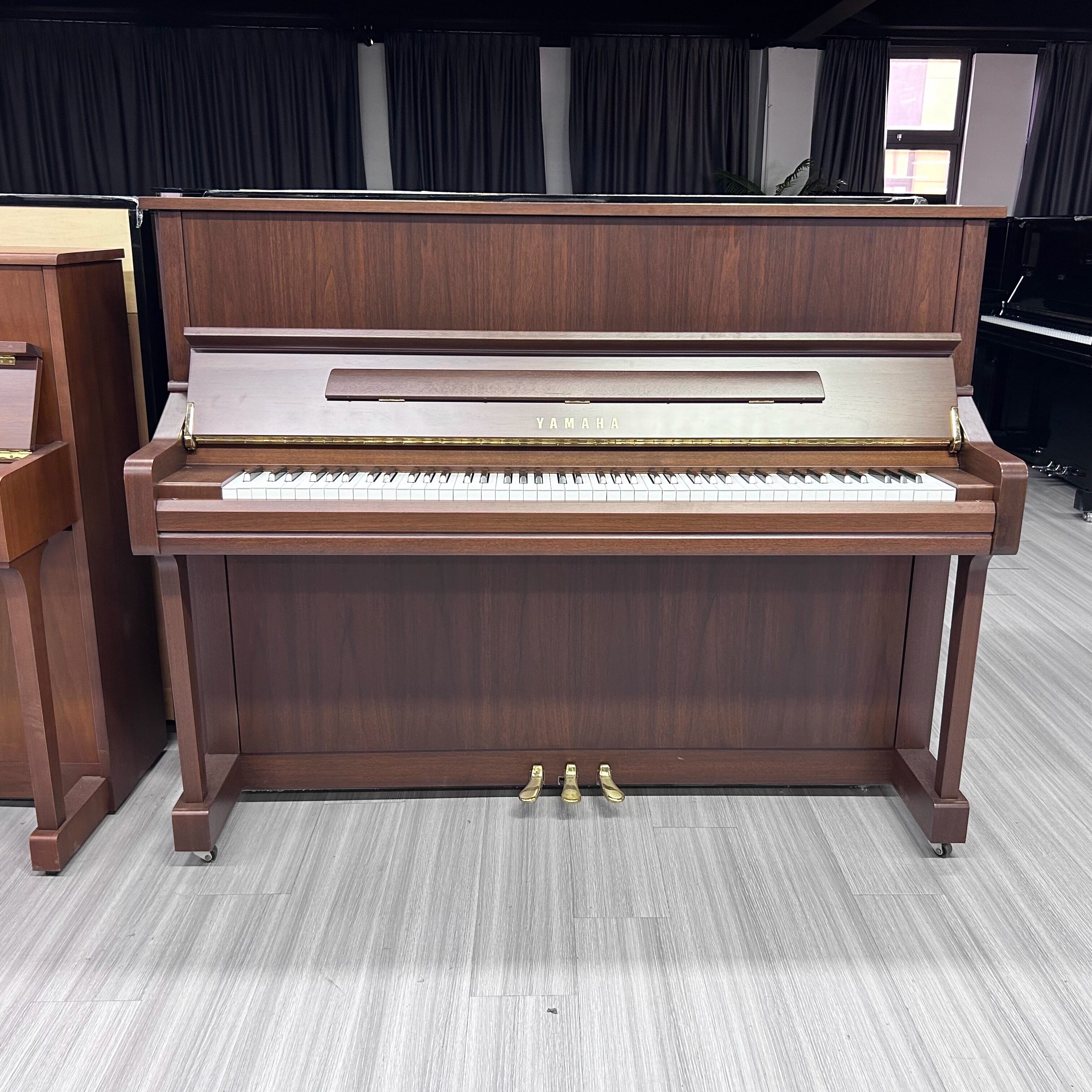 原装进口雅马哈YU11W 原木色高端演奏实木立式二手钢琴