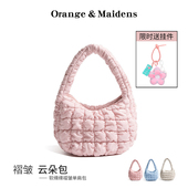 橙子少女粉色云朵包褶皱饺子包2025新款 大容量羽绒包衔缝纹单肩包