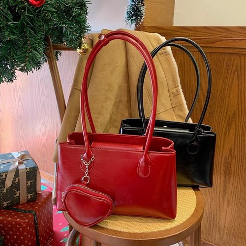 浓郁新年红爱心挂件小众包包