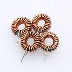 Vòng từ cảm ứng sắt silicon nhôm CS068125 100UH 1.0 dòng cao hiện tại vòng lọc cuộn dây cảm ứng cảm kháng của cuộn dây cuộn cảm trong proteus