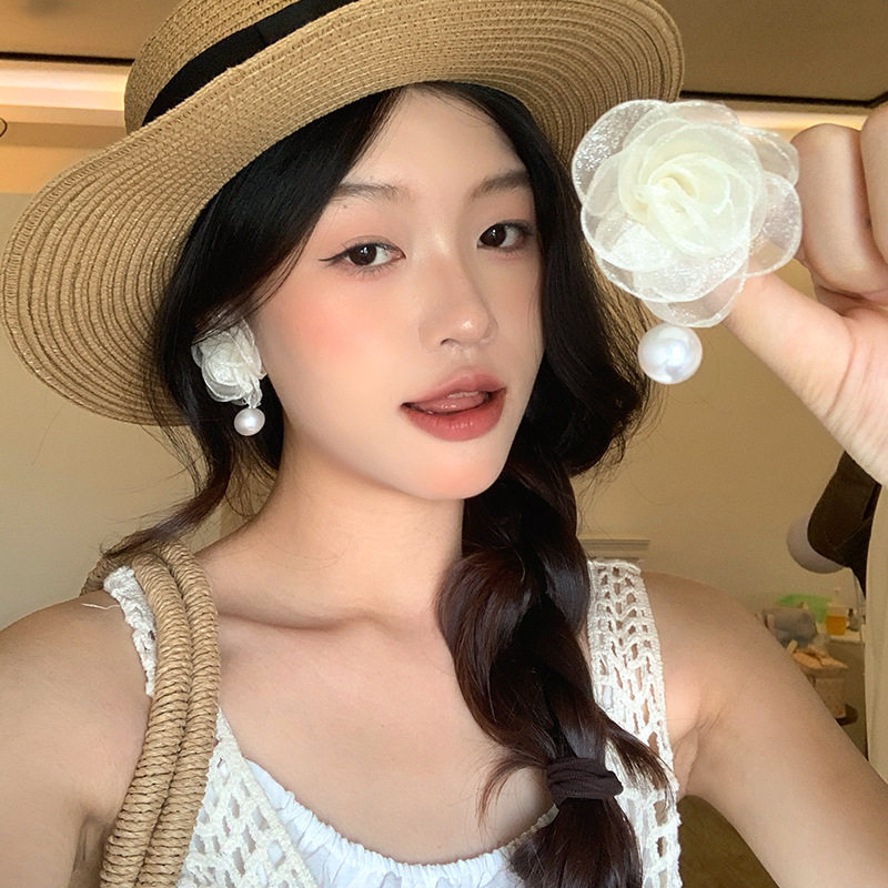 度假风超仙气质网纱花朵耳环女时尚百搭高级感网红同款珍珠耳钉