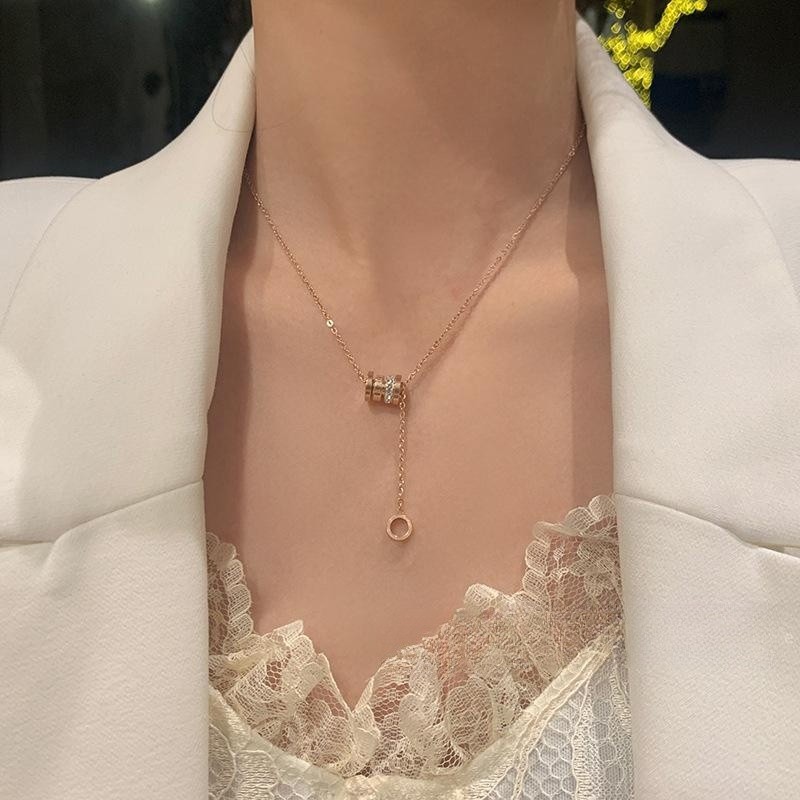 钛钢不掉色小蛮腰轻奢项链女2024年网红小众高级感设计颈链锁骨链