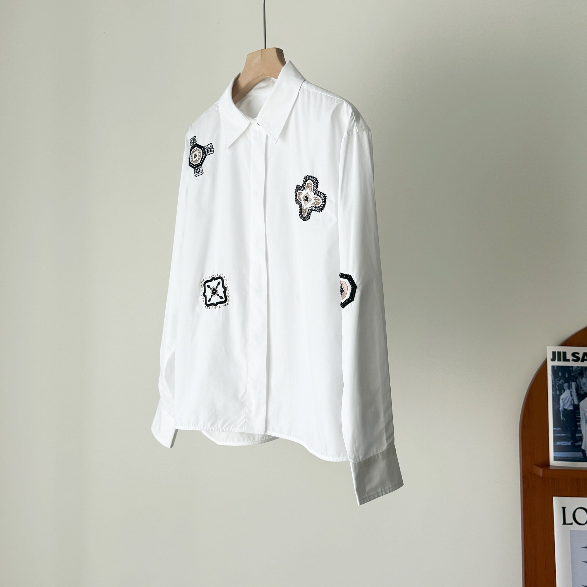 主线秀款 意奢周末 高支高密棉府绸烫钻刺绣液氨免烫长袖白色衬衫