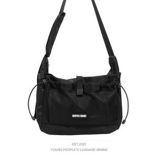 潮牌斜挎包男日系大容量潮流街头休闲学生女单肩包背包通勤邮差包