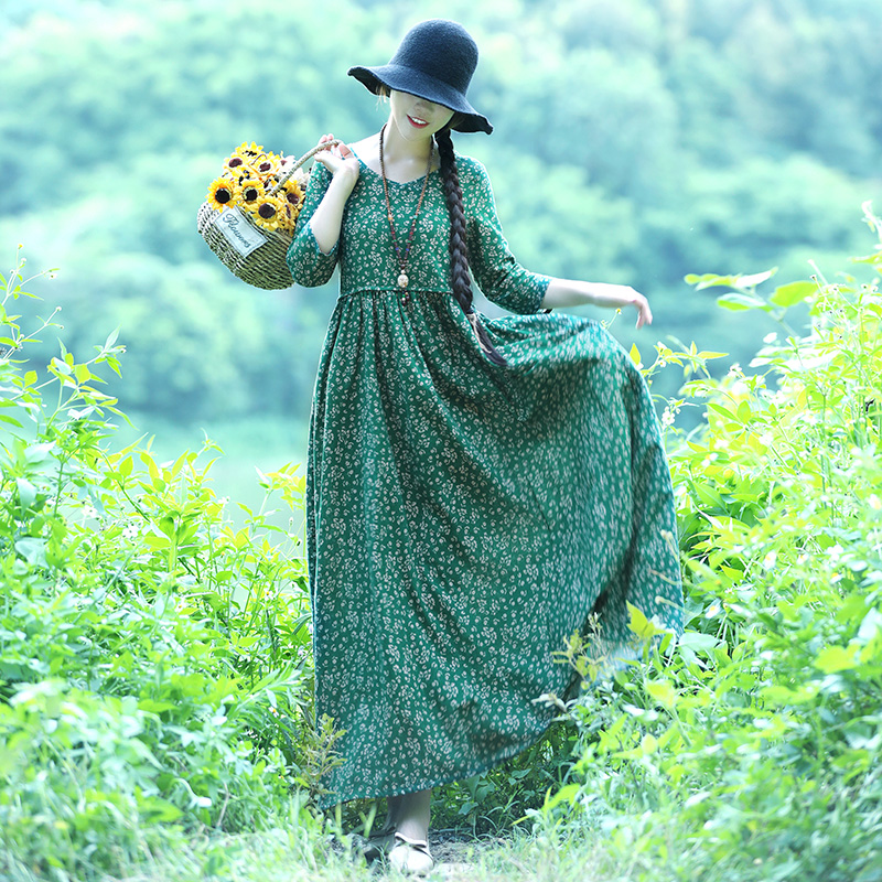 86.70元包邮。2019装新款中年妈妈微胖大码宽松碎花棉麻连衣裙复古文艺长裙显