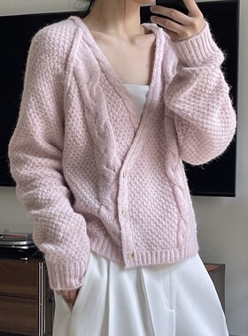 秋冬新款粗针粉色毛衣韩系温柔斜扣钩花减龄毛线针织开衫长袖上衣