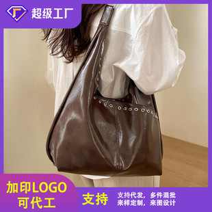 跨境韩版通勤铆钉托特包包女大容量单肩包复古风高级感时尚腋下包