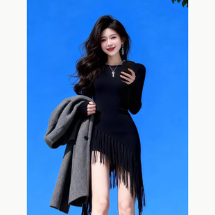 黑色长袖流苏连衣裙2026春季新款富家千金短款收腰包臀裙裙子女装