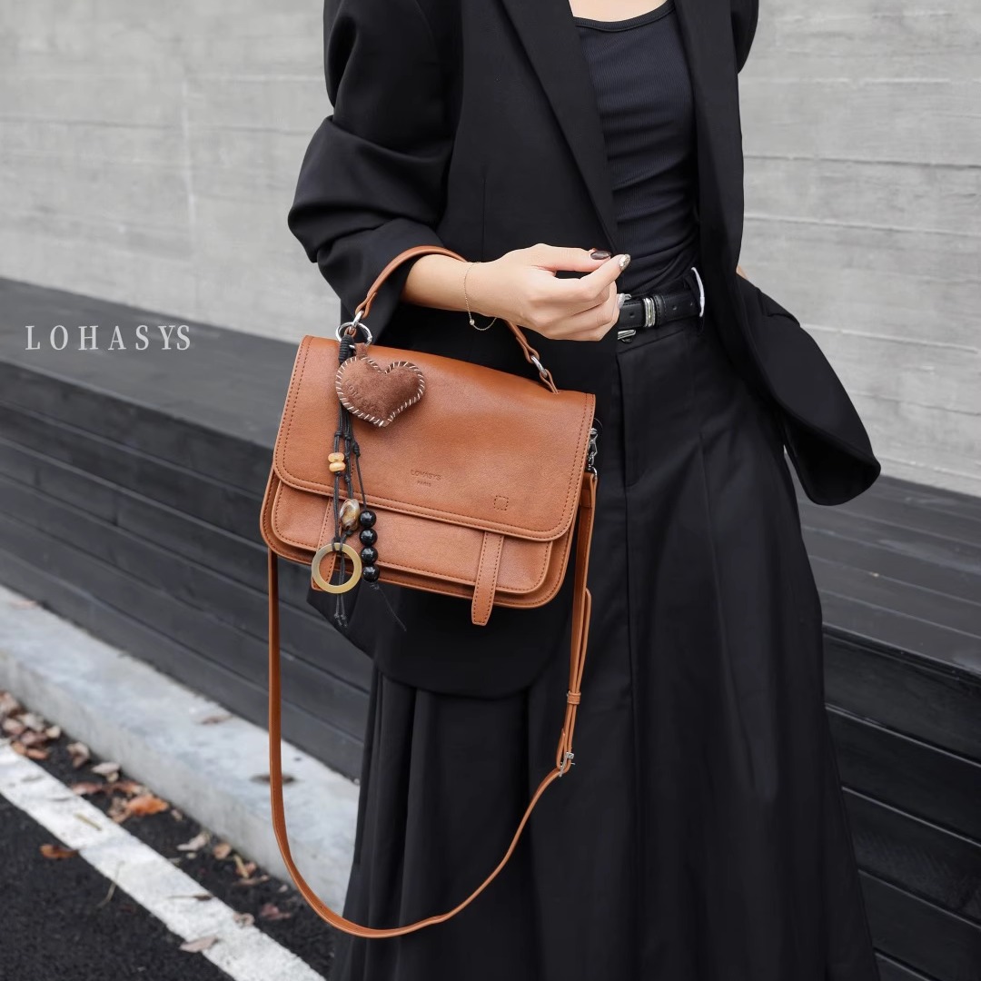 乐花惜时2025秋冬女生手提邮差包包时尚通勤高级感百搭单肩斜挎包