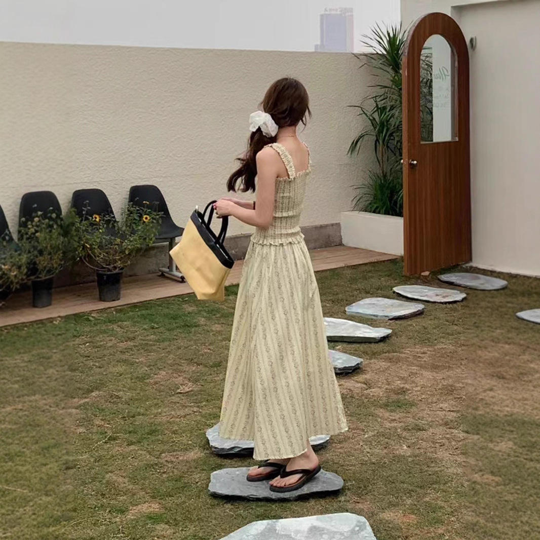 女装2025夏季十三行东大门度假风收腰碎花连衣裙荷叶边背心裙长袖