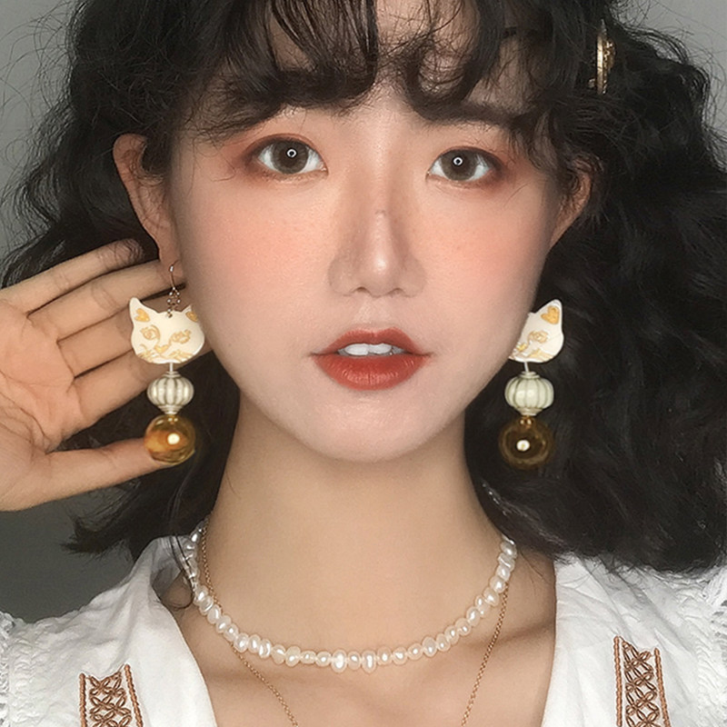 80斤少女原创 搞怪淘气猫咪可爱耳饰 复古灯笼珠百搭气泡无痛耳夹 - 实物图