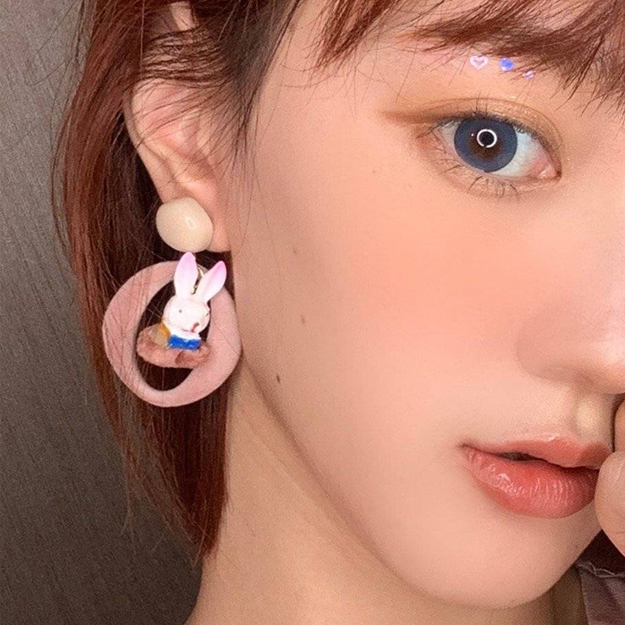 80斤少女原创 复古芭比粉色兔子毛茸茸耳饰 爆款个性可爱无痛耳夹