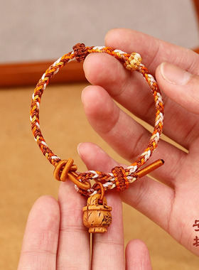 本命年桃核桃篮红绳编织手链高颜值可调节男女手工纳福转运手绳