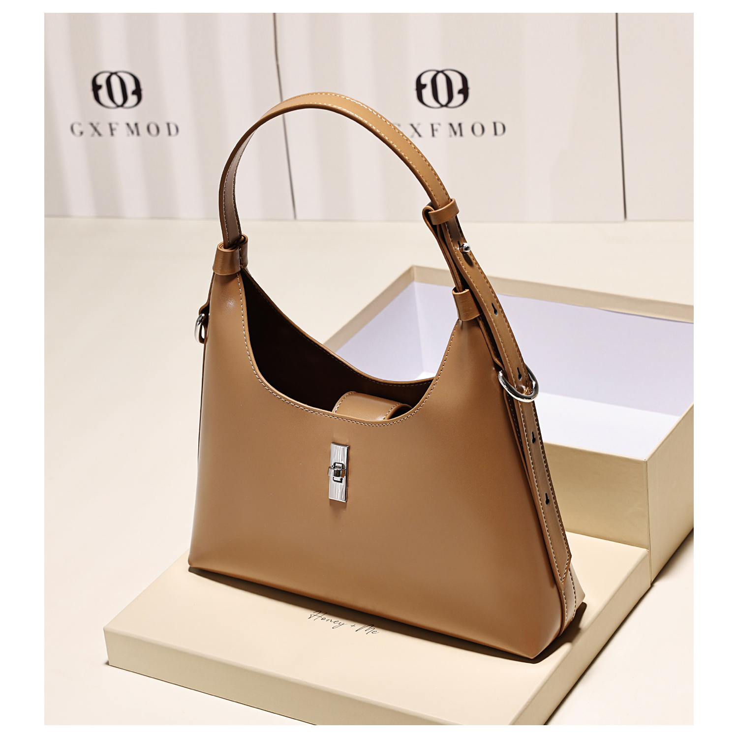 大容量腋下包女2025新款通勤斜挎