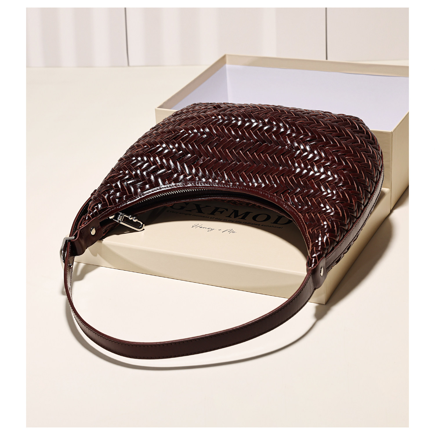 GXFMOD植鞣牛皮编织饺子包女2026早春新款简约小众时尚单肩斜挎包