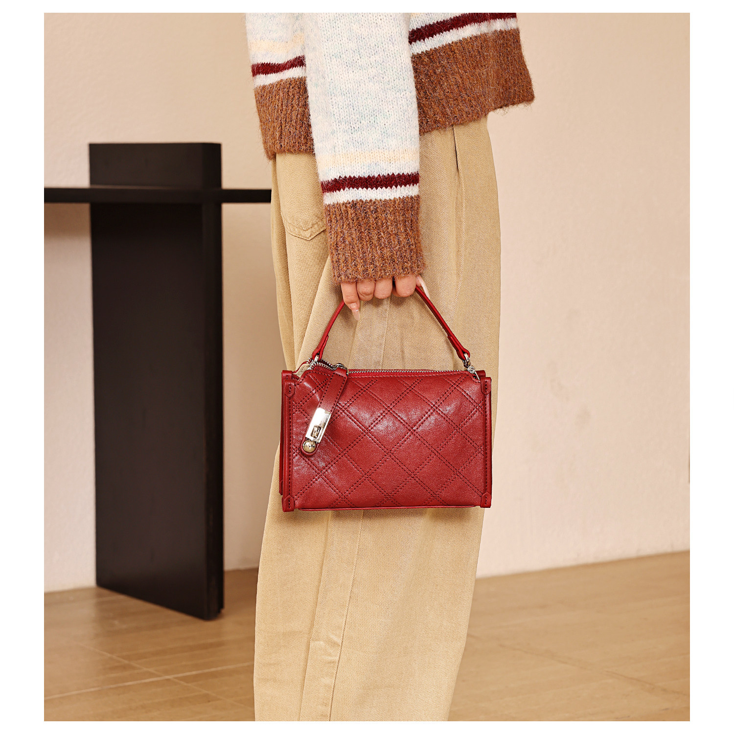 GXFMOD小众品牌真皮小方包女2025新款简约红色洋气婚包手提斜挎包