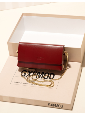 GXFMOD小包包女复古风牛皮红色小方包2026春季百搭单肩斜挎链条包