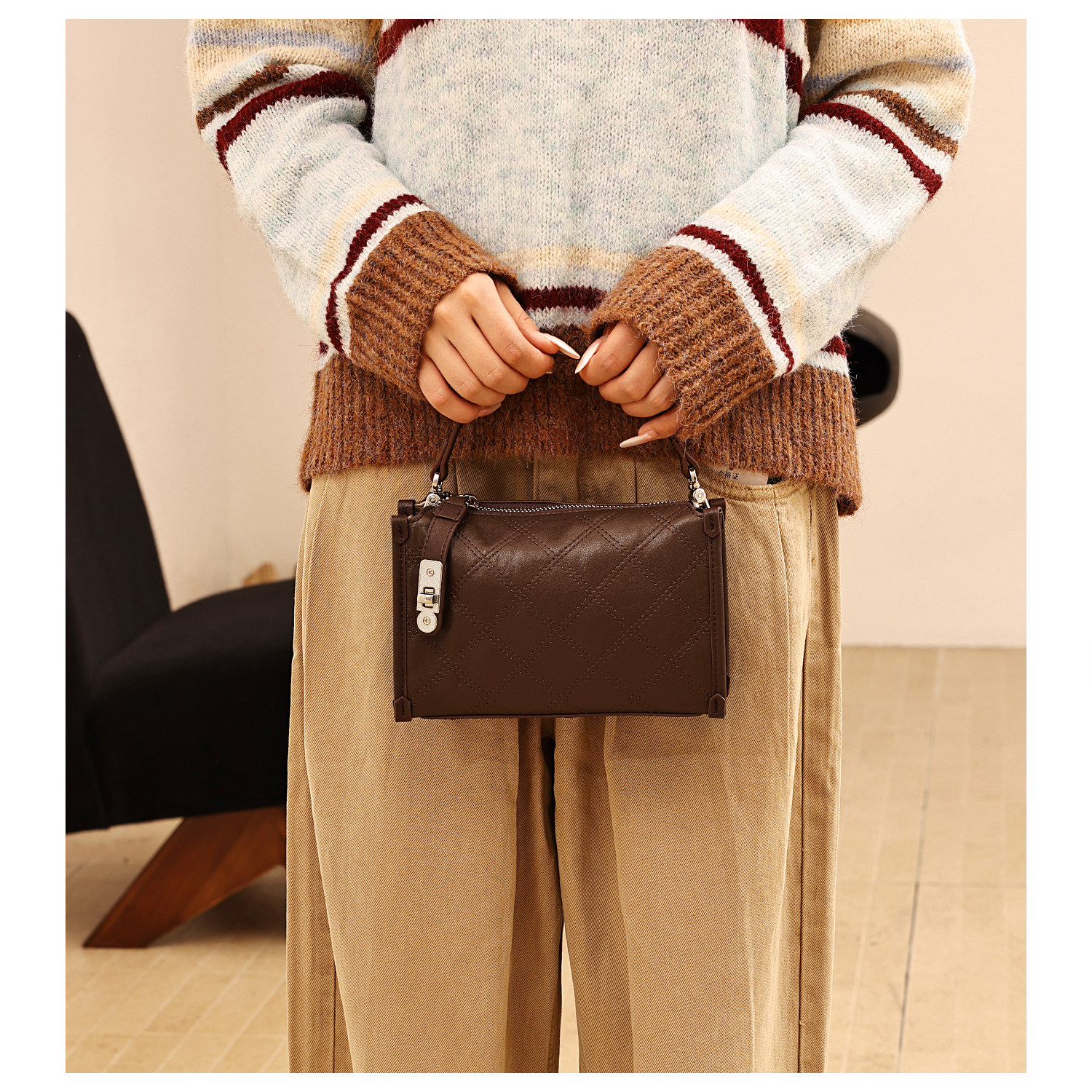 GXFMOD牛皮菱格复古通勤小方包