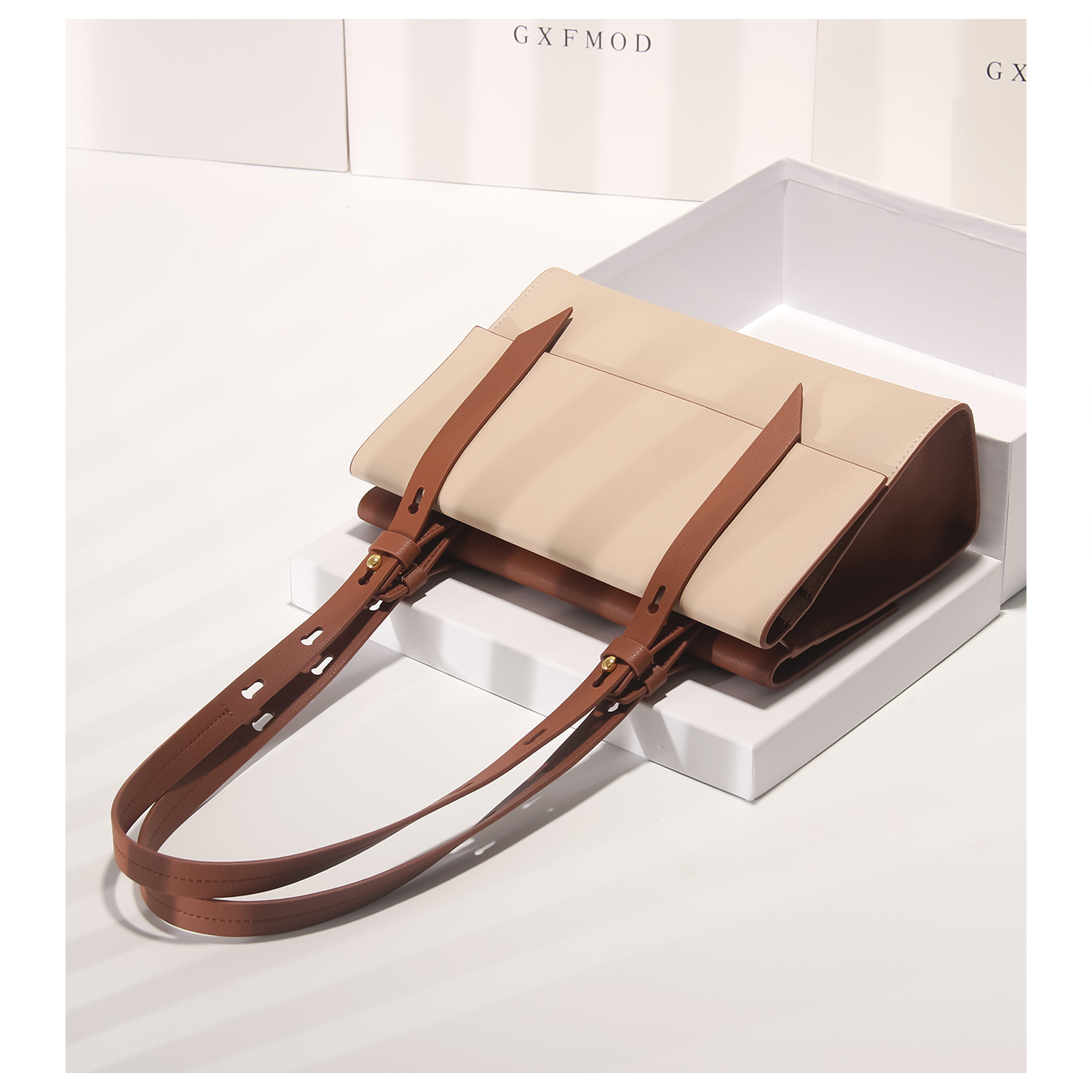 GXFMOD牛皮法棍包复古大容量女包