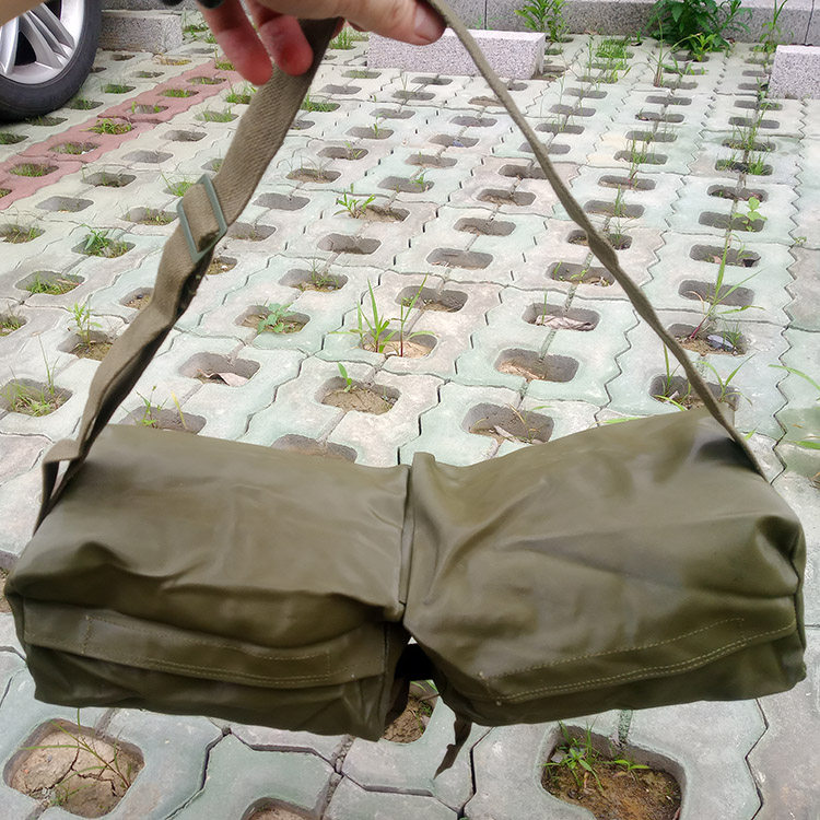 防水帆布  单肩包 拎包 左右各一 上面是链接的 下面用2条带固定