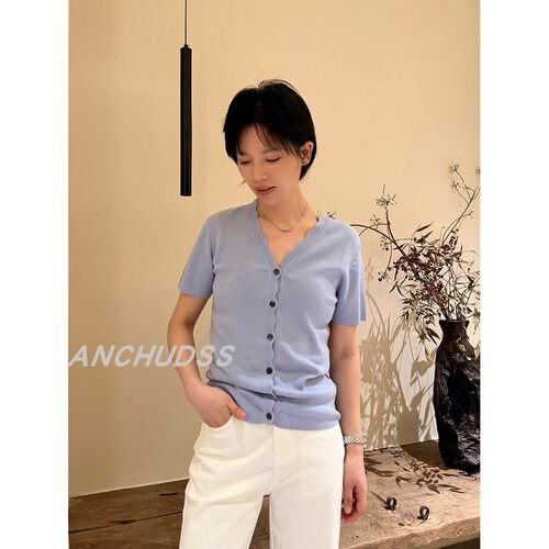 ANCHUDSS 简单的V领款~波浪边含桑蚕丝撞色扣短袖针织开衫T恤
