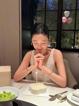 法式高级感亮片吊带连衣裙女秋冬新款性感修身显瘦包臀鱼尾长裙子