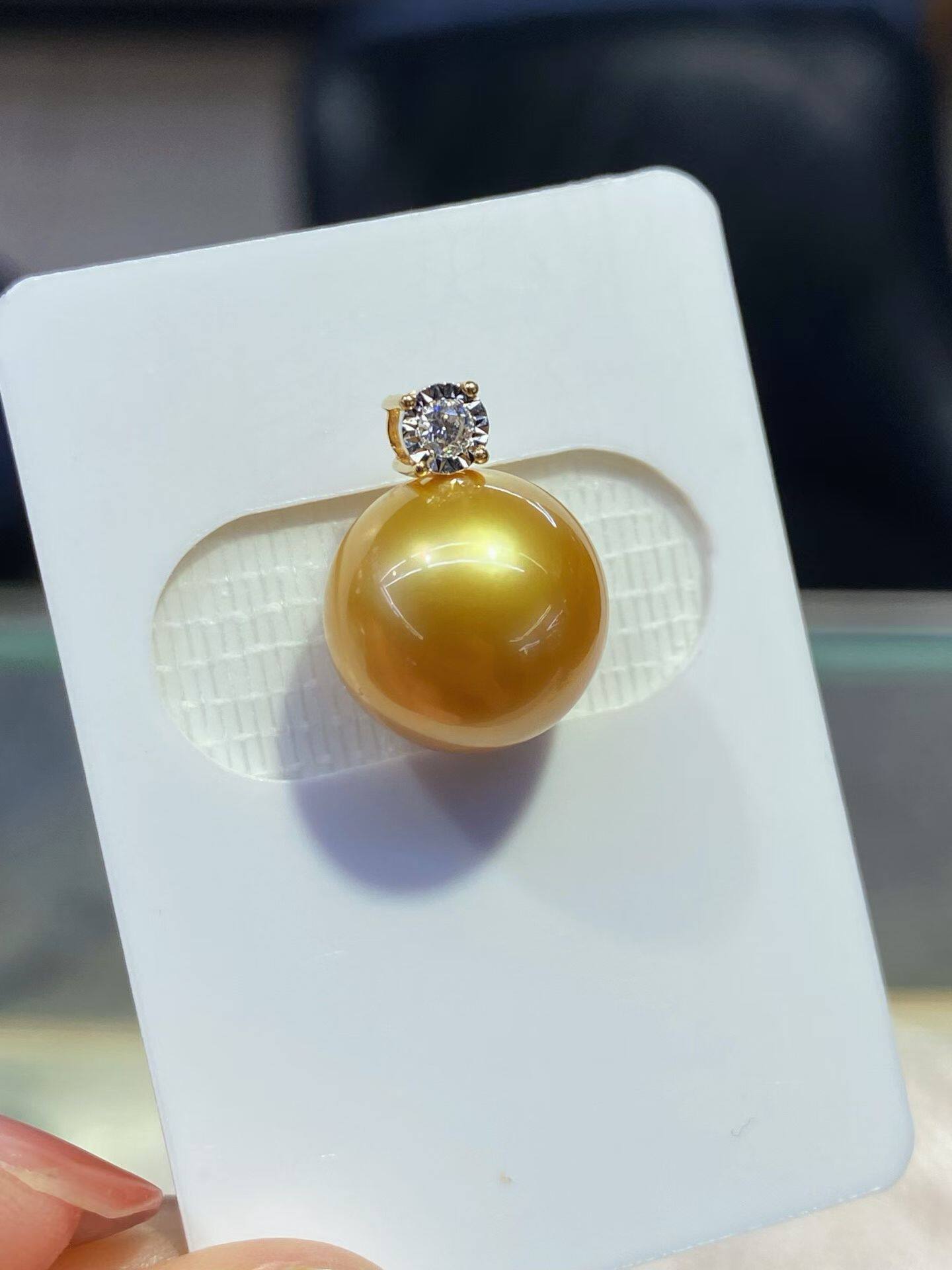 菲律宾天然色南洋浓金珠吊坠，正圆强光，18k金戴妃款镶嵌钻石