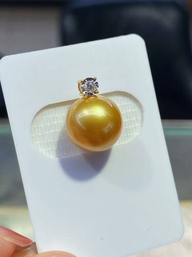 菲律宾天然色南洋浓金珠吊坠，正圆强光，18k金戴妃款镶嵌钻石