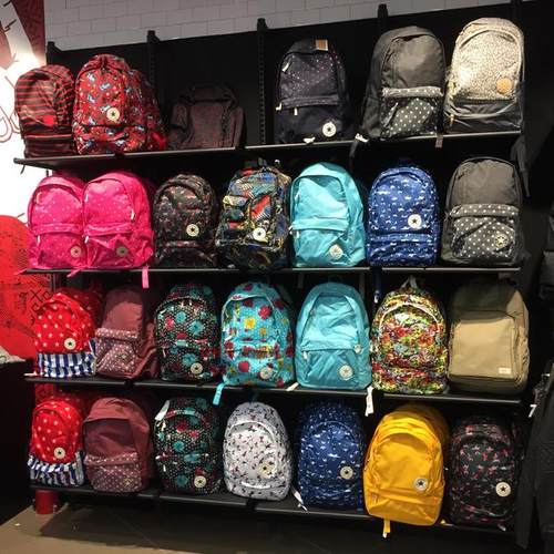 经典款纯色运动双肩包