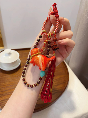 中国红大漆猫咪飘漆猫咪包挂 挂件搭配小叶紫檀松石鱼随机发货