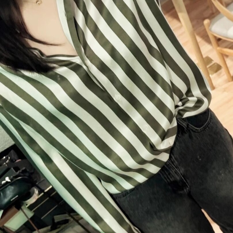 桑蚕丝女素绉缎衬衫白底绿色条纹