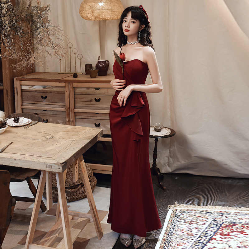 红色抹胸敬酒服新娘修身显瘦2025新款高级感订婚宴鱼尾礼服裙结婚