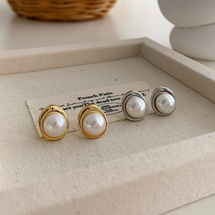 天然扁圆珍珠耳钉高级感小众设计耳环新款轻奢法式925银针耳饰女