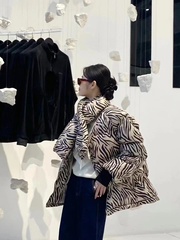 YMQY原创设计品牌冬款潮酷斑马纹配围巾宽松V领白鸭绒羽绒服外套