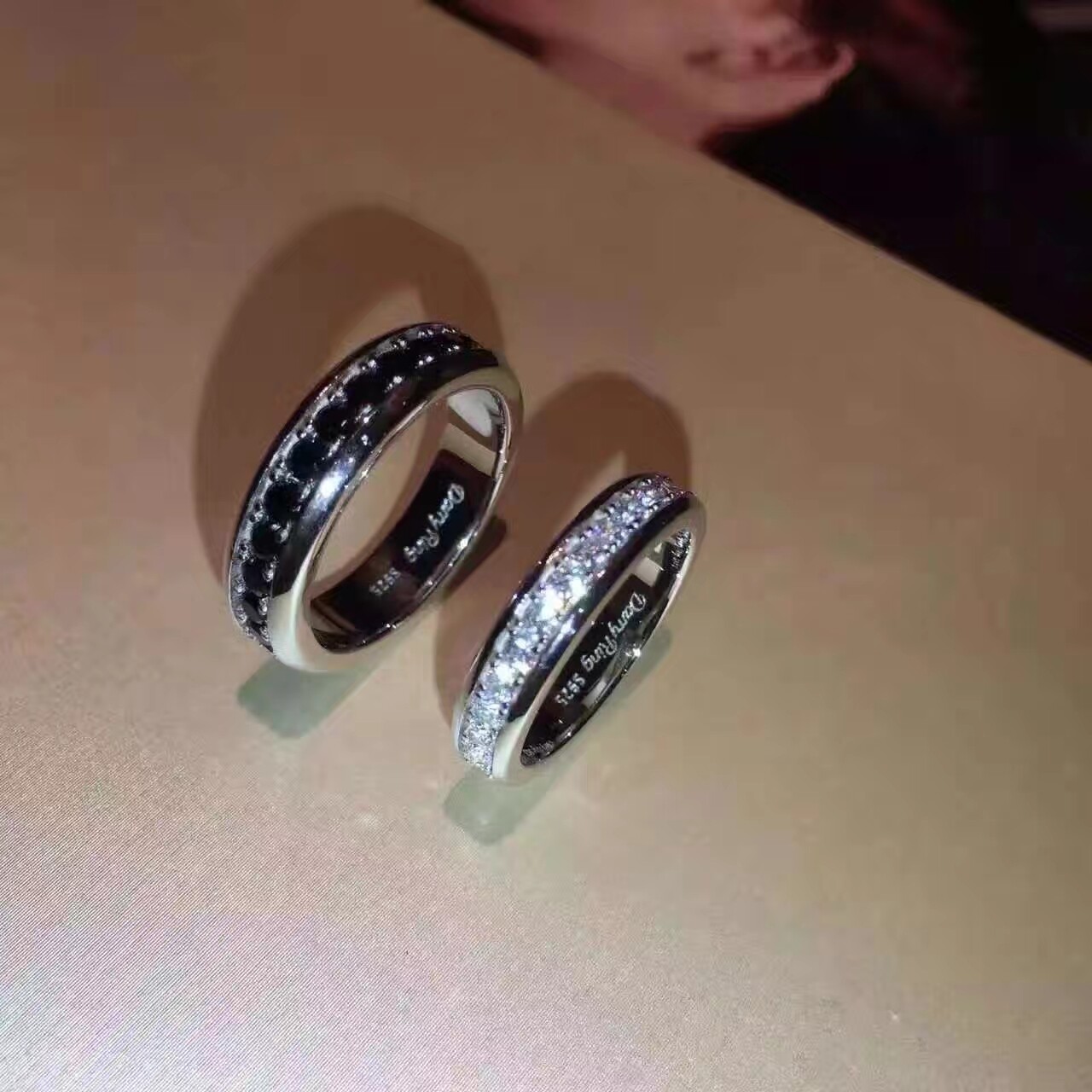 S925纯银黑白莫桑石情侣对戒轻奢小众排钻求婚结婚纪念礼物戒指