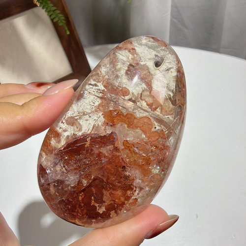 天然胶花彩虹手握石摆件尺寸84*52*31mm，重：204g，419号