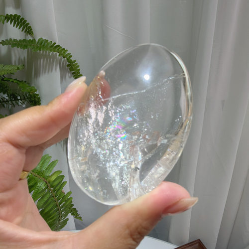 天然喜马带彩白水晶手握石能量：78*52*22mm，重：141.4g，200号